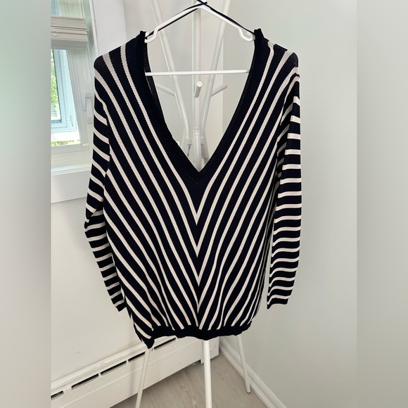 Deep V Striped Zara Knit - Picture 3 of 4